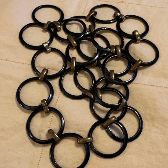 Elegant Black and Gold Circle Link Necklace - Picture 10 of 10